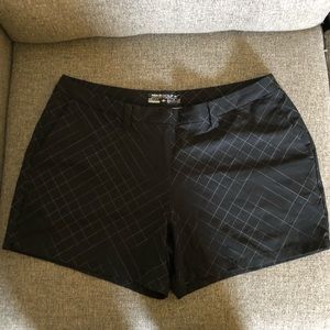 Nike Shorts - Shots golf woman size 10 Nike Shorts - Shots golf woman size 10